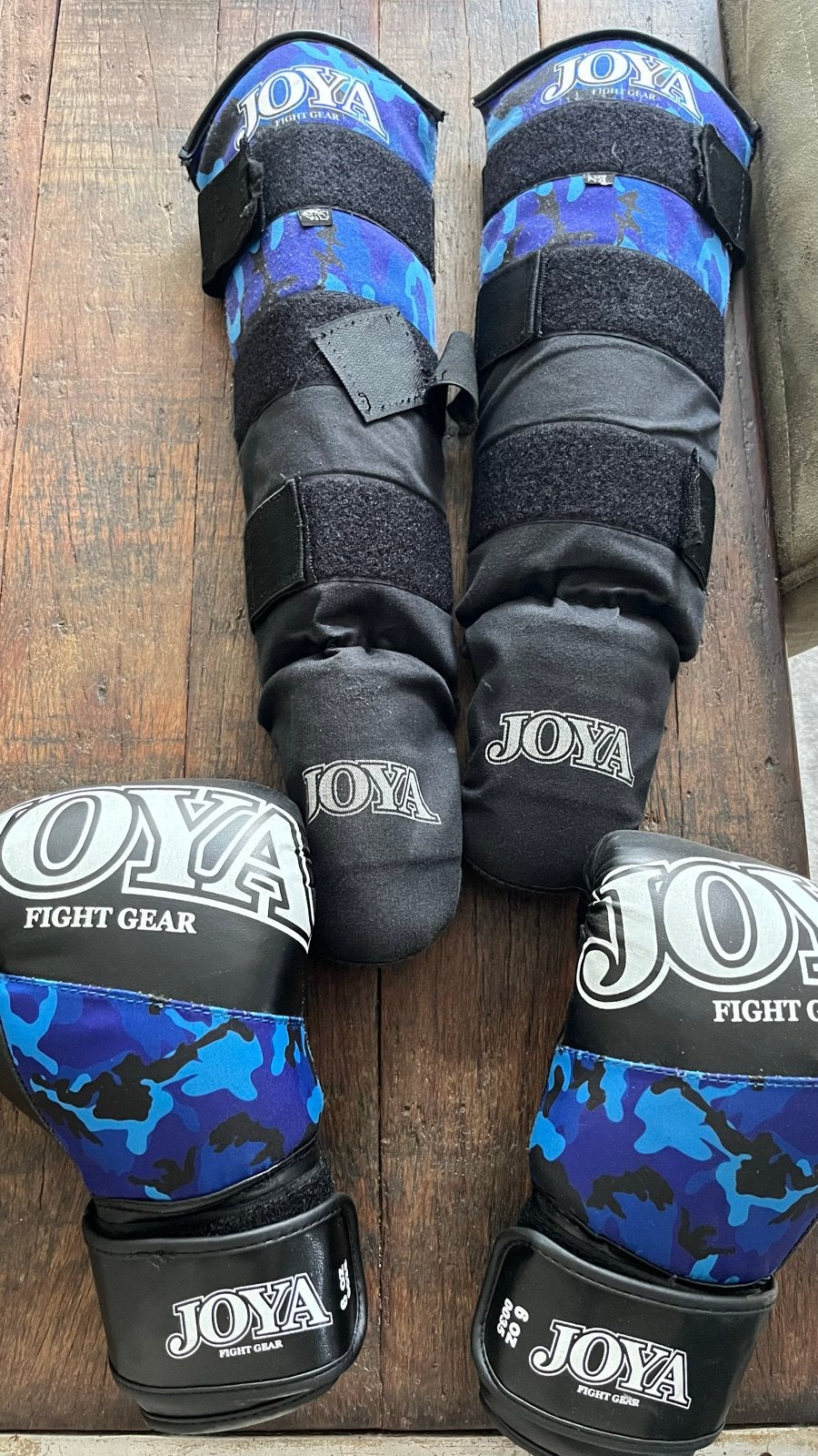 Kickboks set voor kids: 6oz handschoenen & XS scheenbescherm, Sport en Fitness, Vechtsporten en Zelfverdediging, Ophalen, Gebruikt