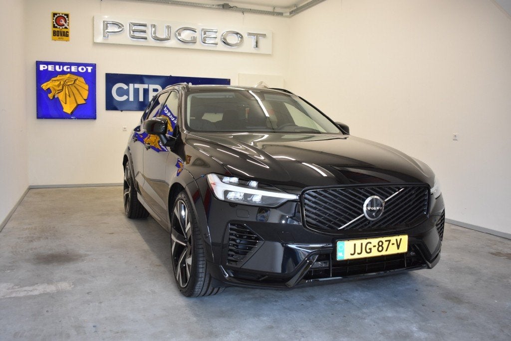 Volvo XC60 2.0 Plug-in hybrid T8 AWD U. DARK Facelift Luchtv, Auto's, Gebruikt, Huisgarantie, 4 cilinders, Zwart