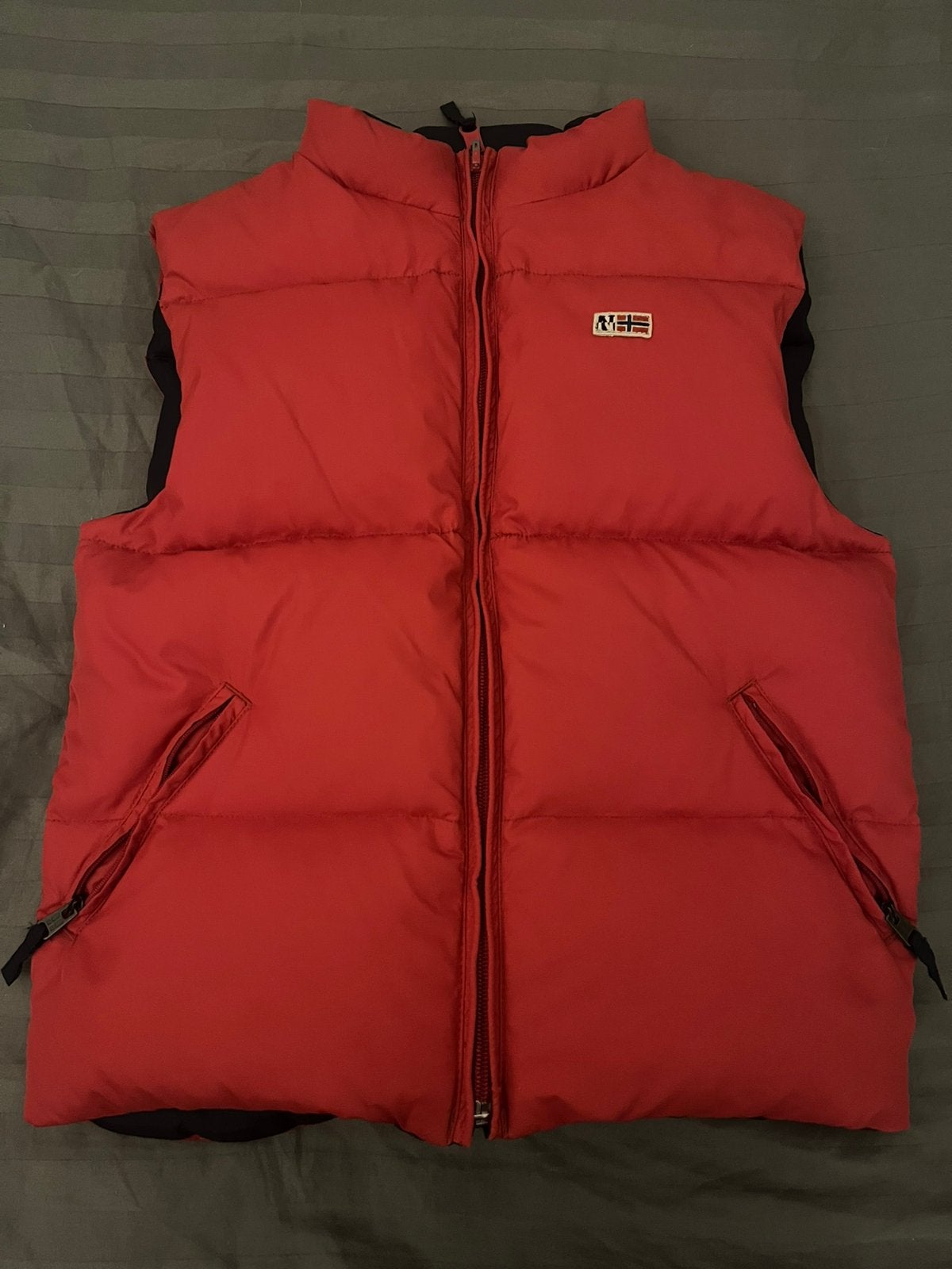 Gepofte rood/zwart bodywarmer, Kinderen en Baby's, Ophalen, Zo goed als nieuw, Jongen of Meisje, Overige typen