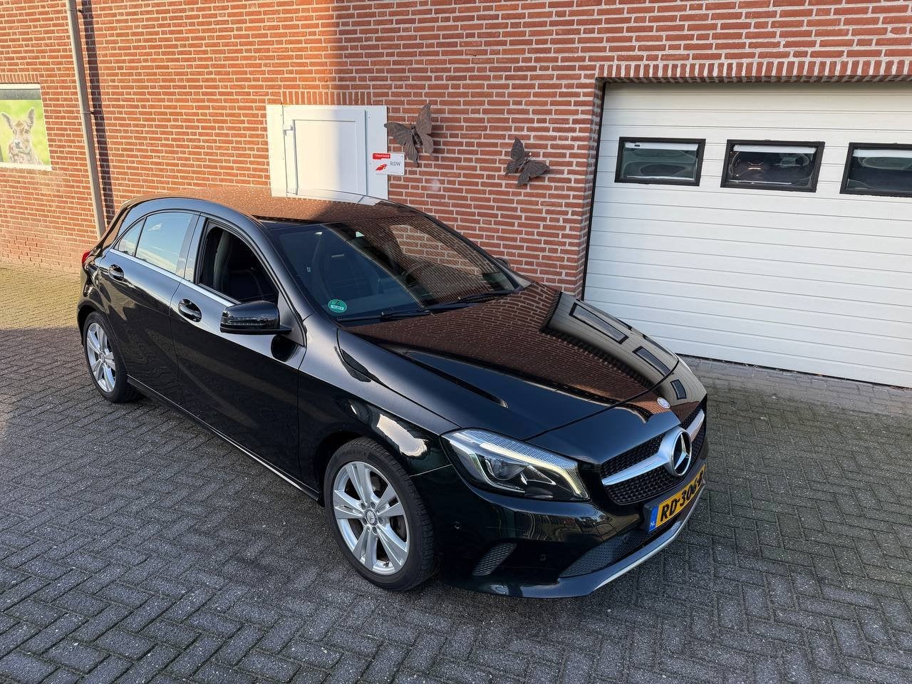 Mercedes-Benz A-klasse 180 Ambition Stoelverwarming, PDC, Tr, Auto's, Voorwielaandrijving, Dealer onderhouden, Gebruikt, 4 cilinders