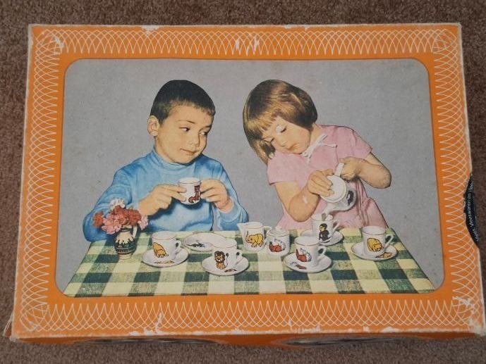Porseleinen kinder thee serviesje in originele doos, Ophalen of Verzenden, Zo goed als nieuw, Jongen of Meisje