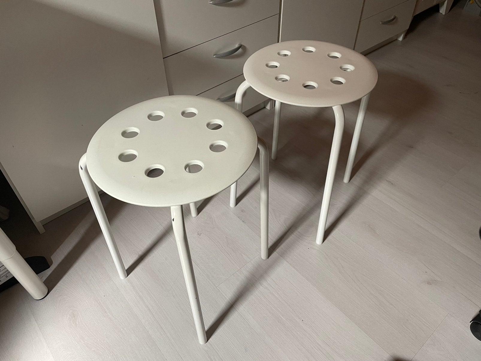 Twee krukjes ikea, Huis en Inrichting, Krukjes, Ophalen, Zo goed als nieuw, Staal