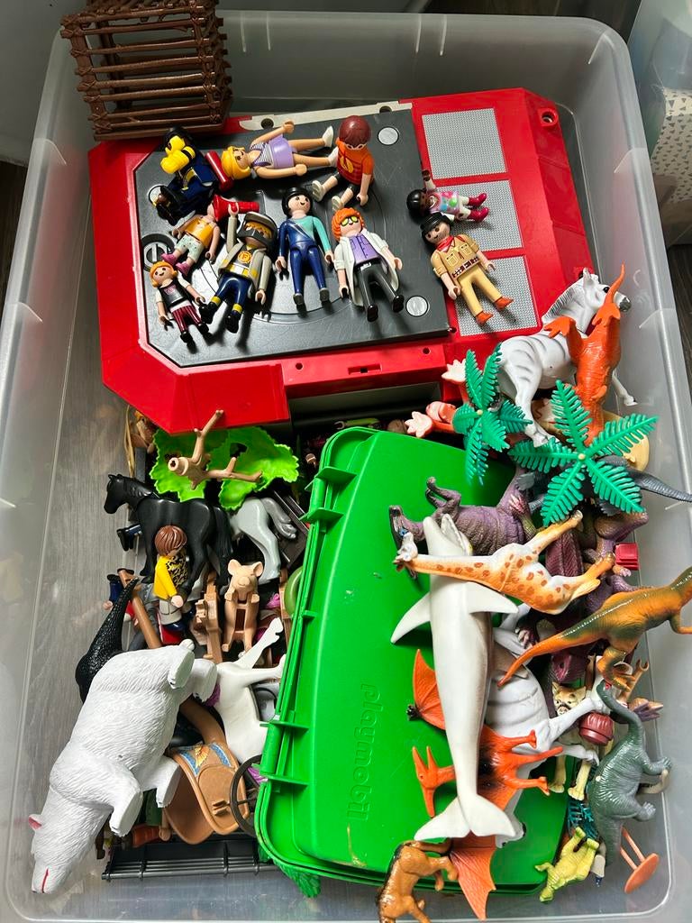 Grote doos Playmobil met veel figuren en dieren, Ophalen, Gebruikt