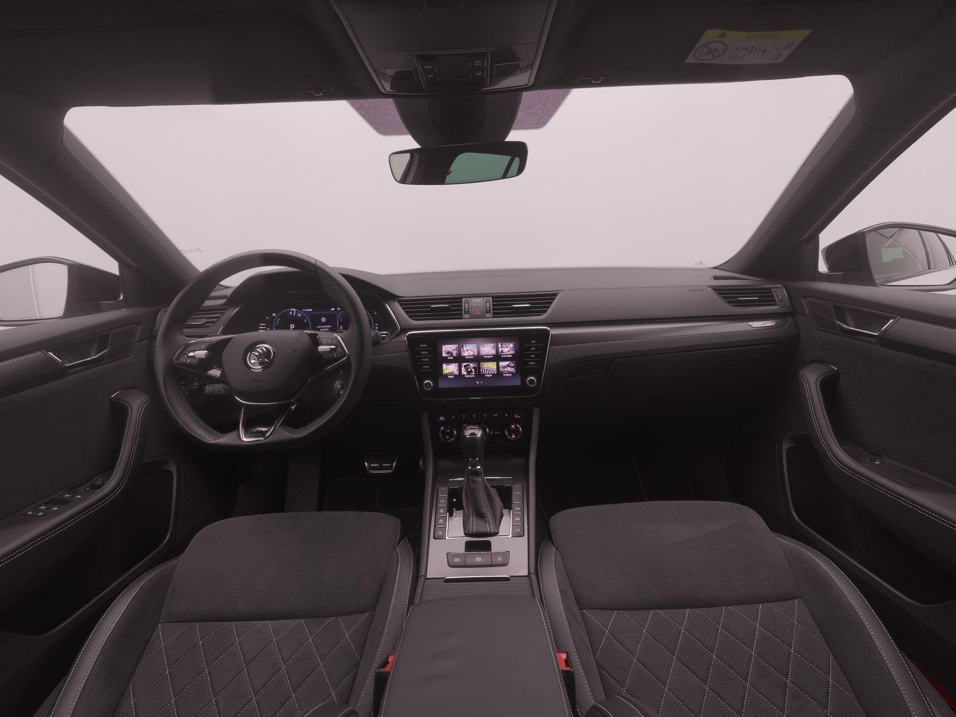 Skoda Superb Combi 1.4 TSI iV Sportline Business 218 pk DSG, Auto's, Gebruikt, 4 cilinders, Alcantara, Wit