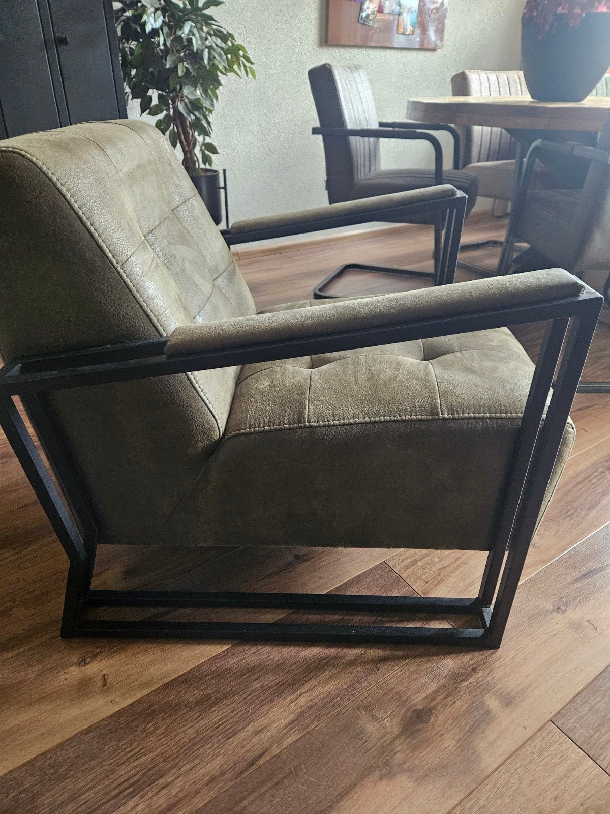 Comfortabele fauteuil met metalen frame, Overige kleuren, Ophalen of Verzenden, Zo goed als nieuw, Metaal