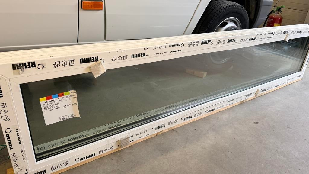 Nieuw Rehau raam 2320x475mm Triple HR+++, Ophalen, Gevelraam of Ruit, Minder dan 80 cm, Nieuw