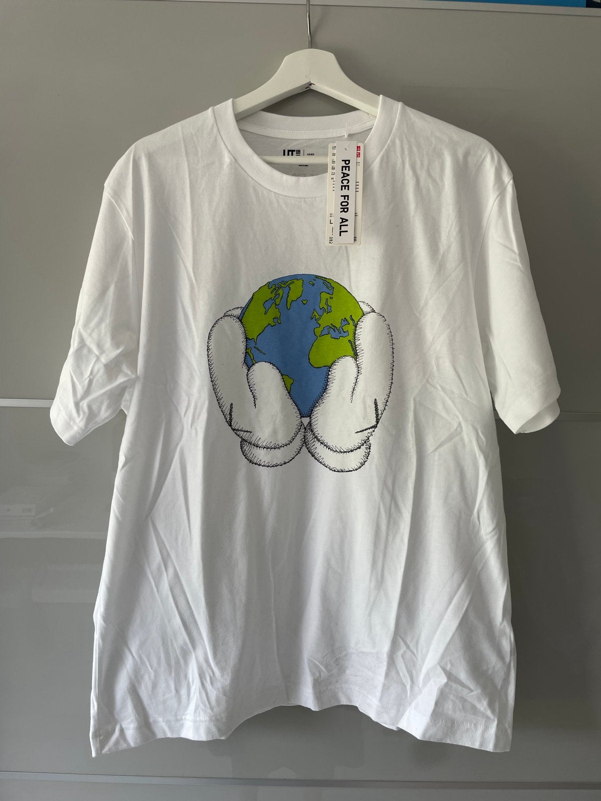 Uniqlo KAWS Peace For All T-shirt Maat L, Ophalen of Verzenden, Nieuw, Maat 52/54 (L), Wit