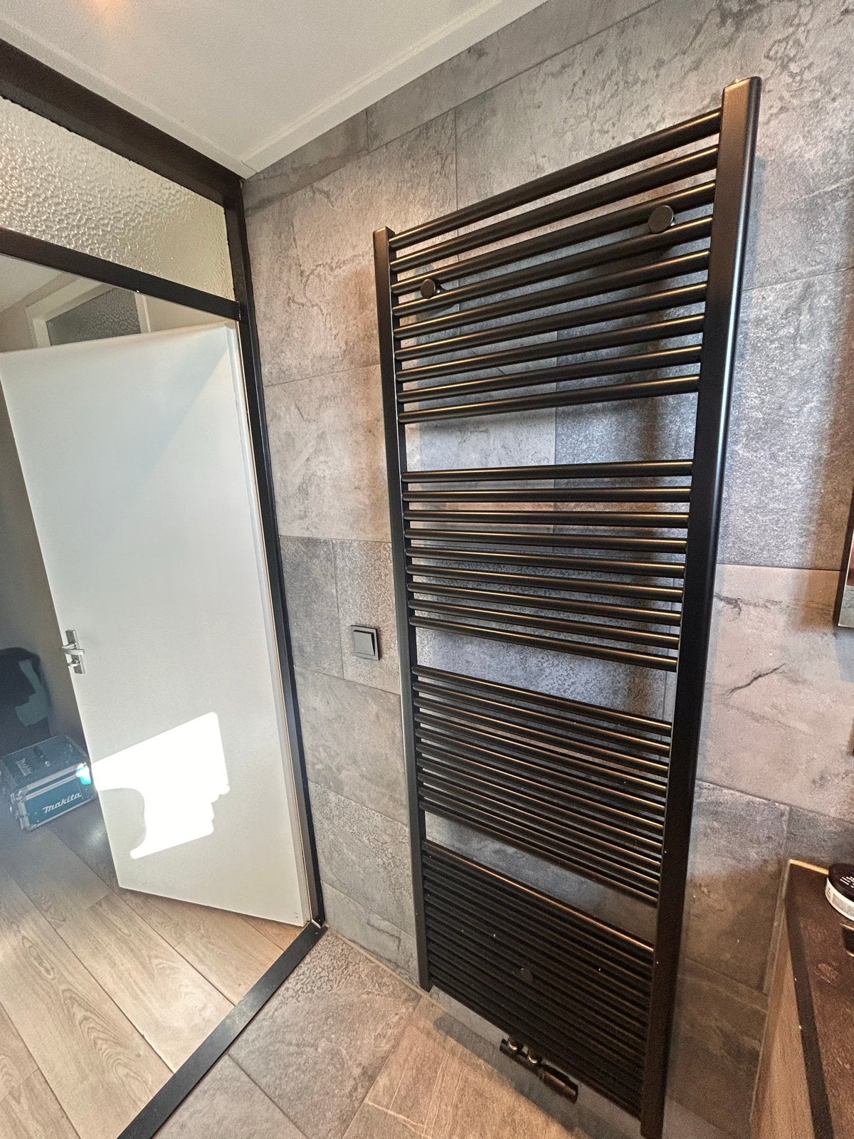 Zo goed als nieuwe radiator 60x189 met thermostaat, Doe-het-zelf en Verbouw, Verwarming en Radiatoren, Ophalen, Radiator, Zo goed als nieuw