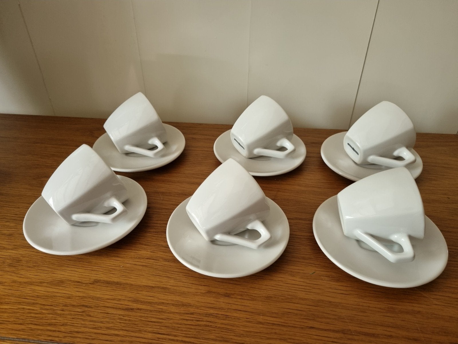 Zes kopjes met schoteltjes, intermezzo., Huis en Inrichting, Keuken | Servies, Ophalen of Verzenden, Zo goed als nieuw