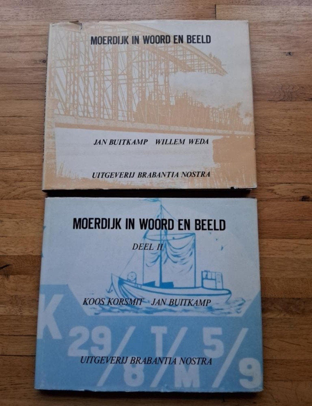 2 x moerdijk geschiedenis in woord en beeld Fotoboeken, Ophalen of Verzenden, Zo goed als nieuw