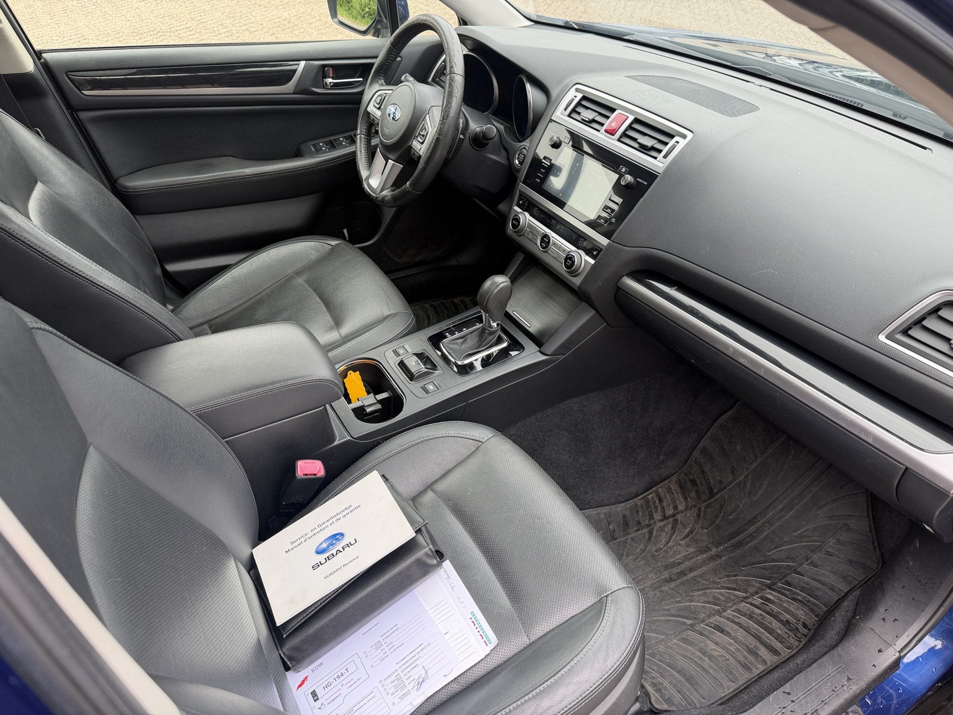 Subaru Outback 2.5i Autom/Tiptr Premium Leer/Schfdak/Navi/St, Auto's, Automaat, Gebruikt, 4 cilinders, Blauw