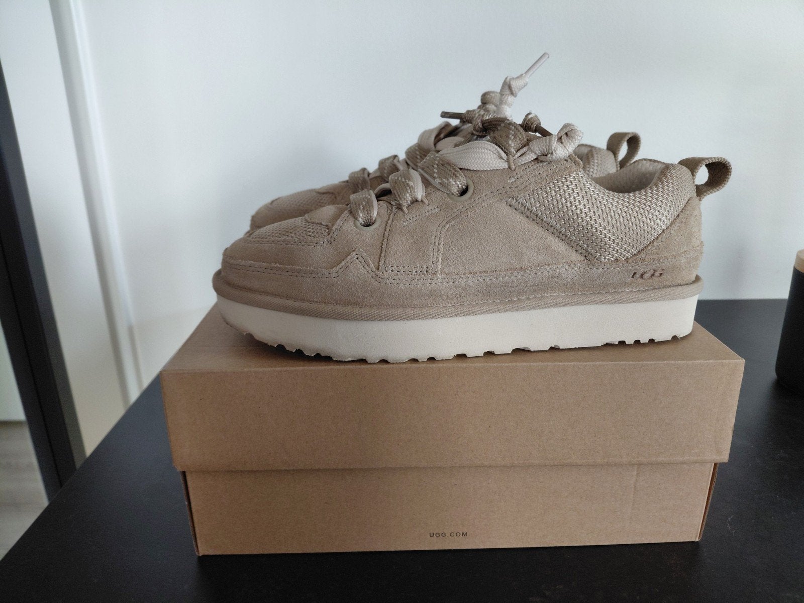 Uggs Lowmel sneakers - 2x gedragen - Maat 40 (valt klein), Kleding | Dames, Schoenen, Ophalen of Verzenden