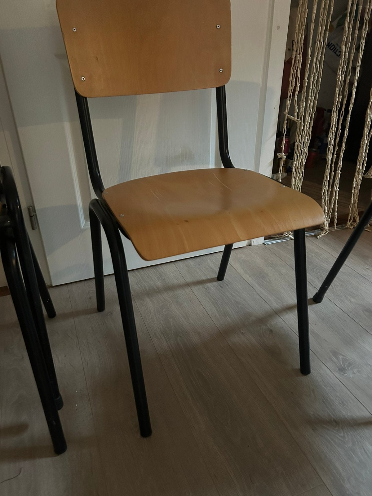 4 schoolstoelen, Ophalen, Zo goed als nieuw, Bruin