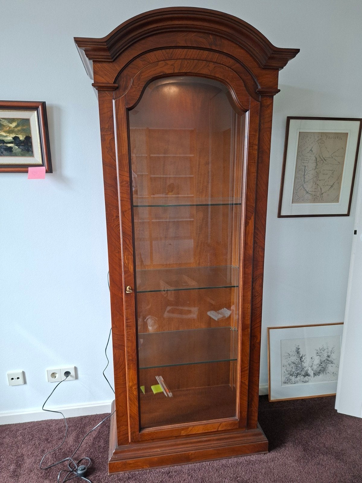 Selva houten vitrinekast met glazen planken en verlichtin, Antiek en Kunst, Antiek | Meubels | Kasten, Ophalen of Verzenden