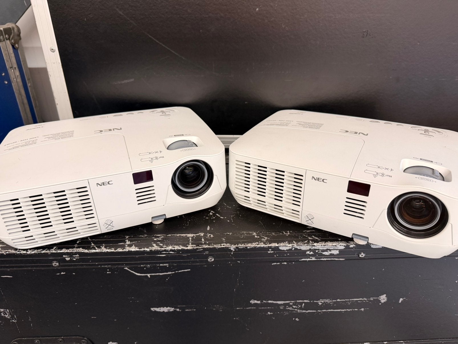 2x NEC V260W beamer / projector – HDMI – DLP, Ophalen, Zo goed als nieuw, LED