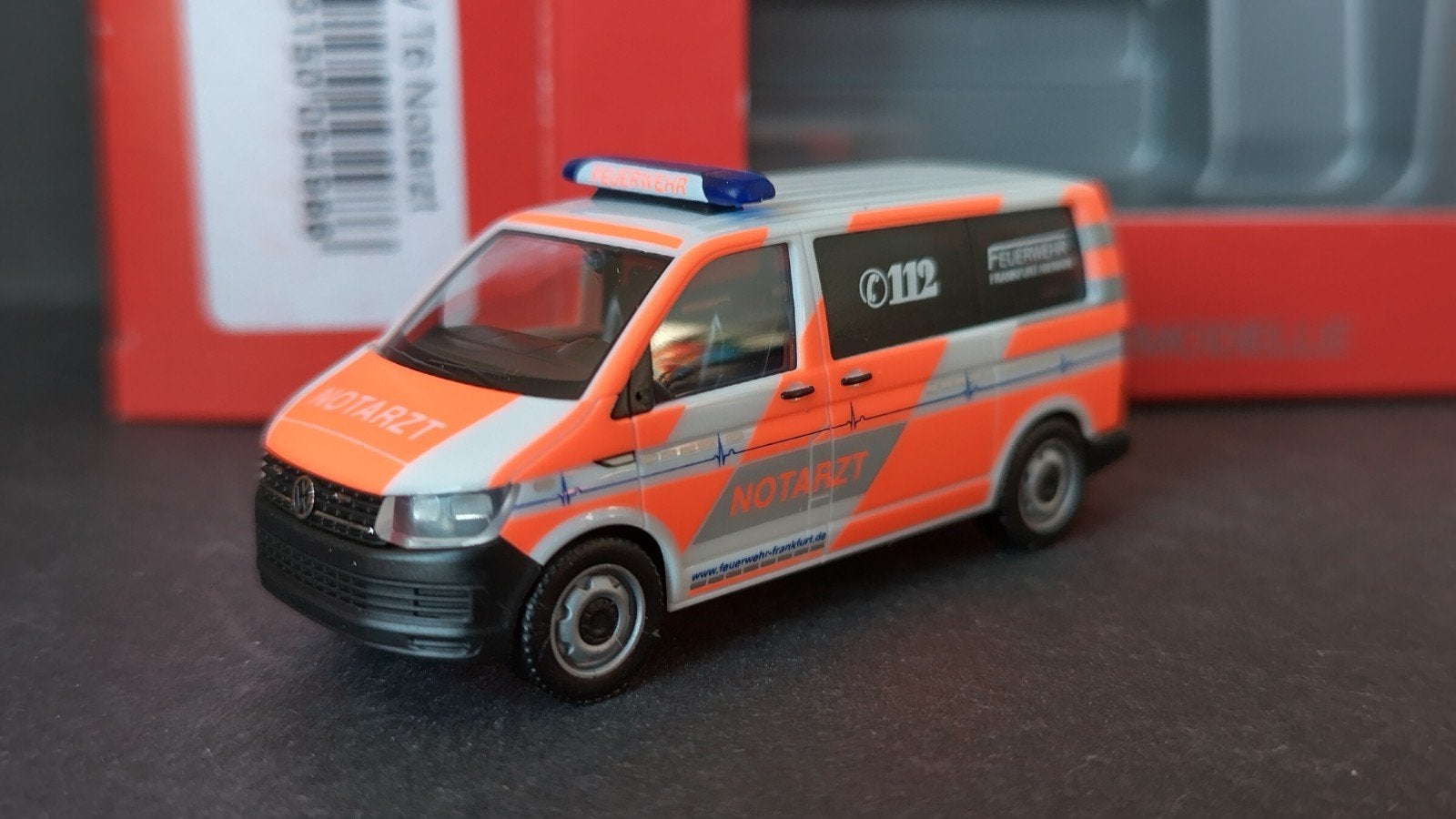 Volkswagen VW T6 Notarzt Frankfurt 1:87 Herpa Pol, Hobby en Vrije tijd, Overige merken, Auto, Verzenden, .