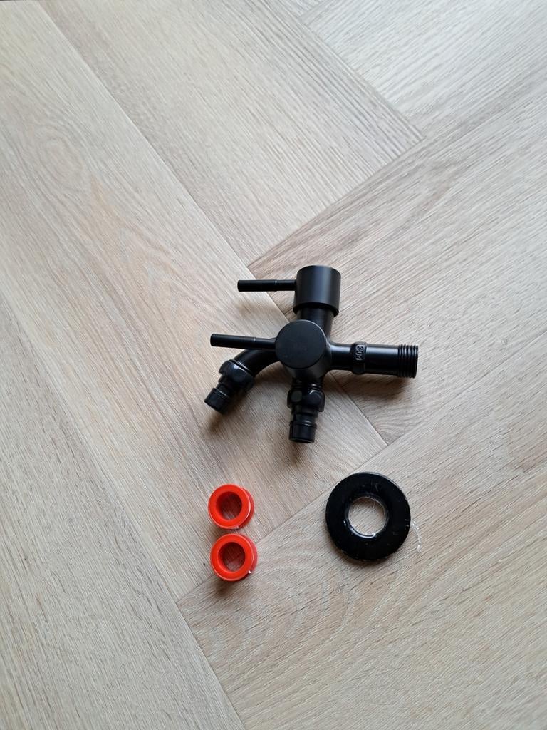 BUITENKRAAN ZWART MET 2 UITGANGEN NIEUW, Ophalen of Verzenden