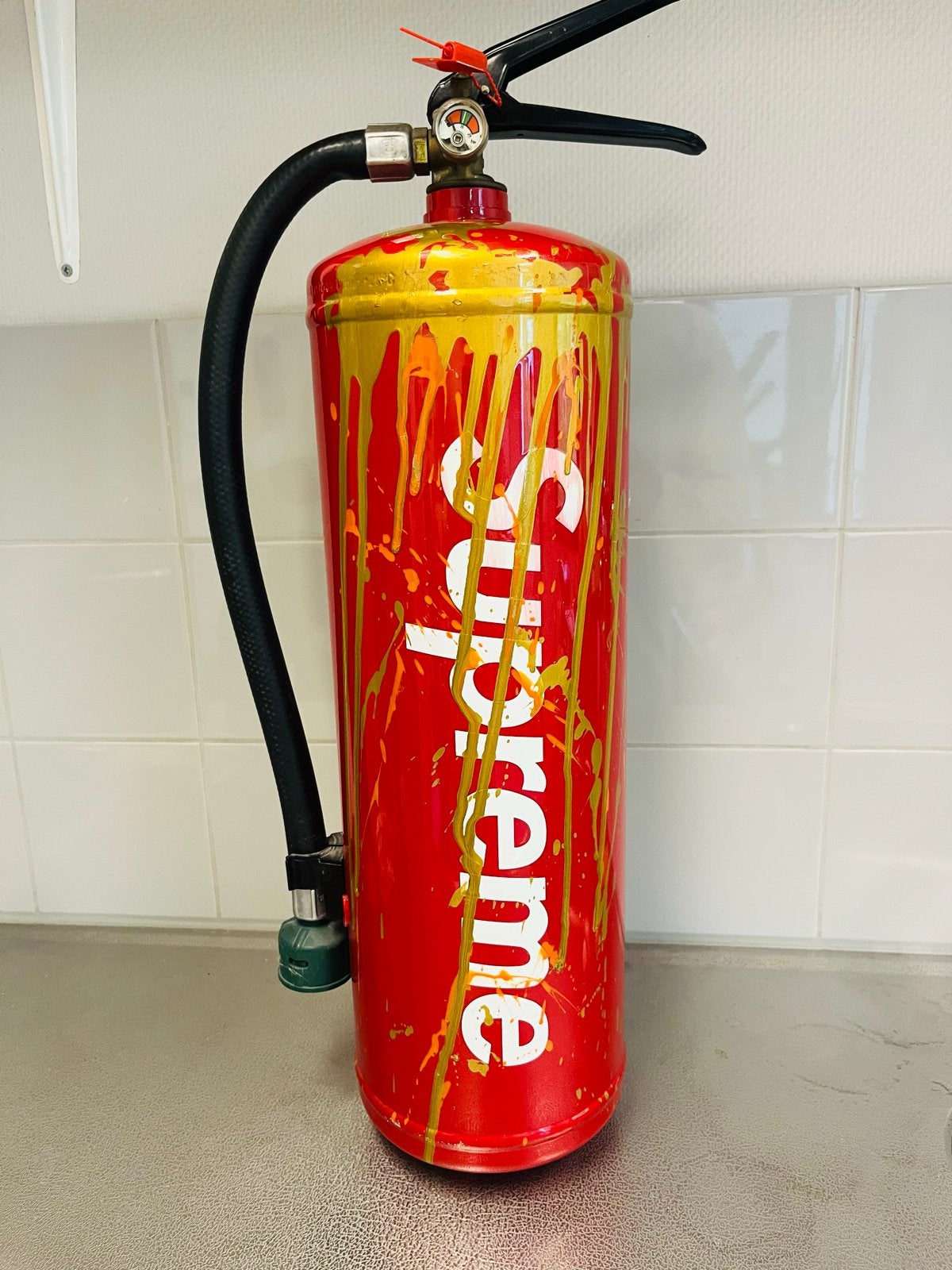 Supreme brandblusser Uniek decoratiestuk, Ophalen, Gebruikt, Meerkleurig, Metaal