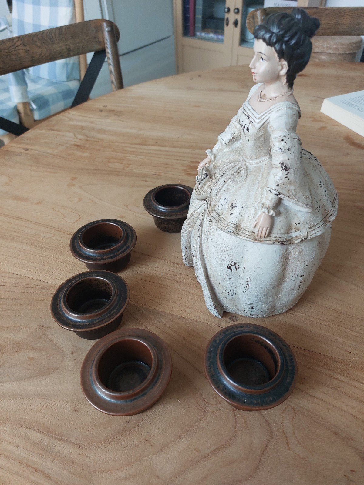 Antieke eierdopjes van Porsgrund of Arabia servies, Ophalen