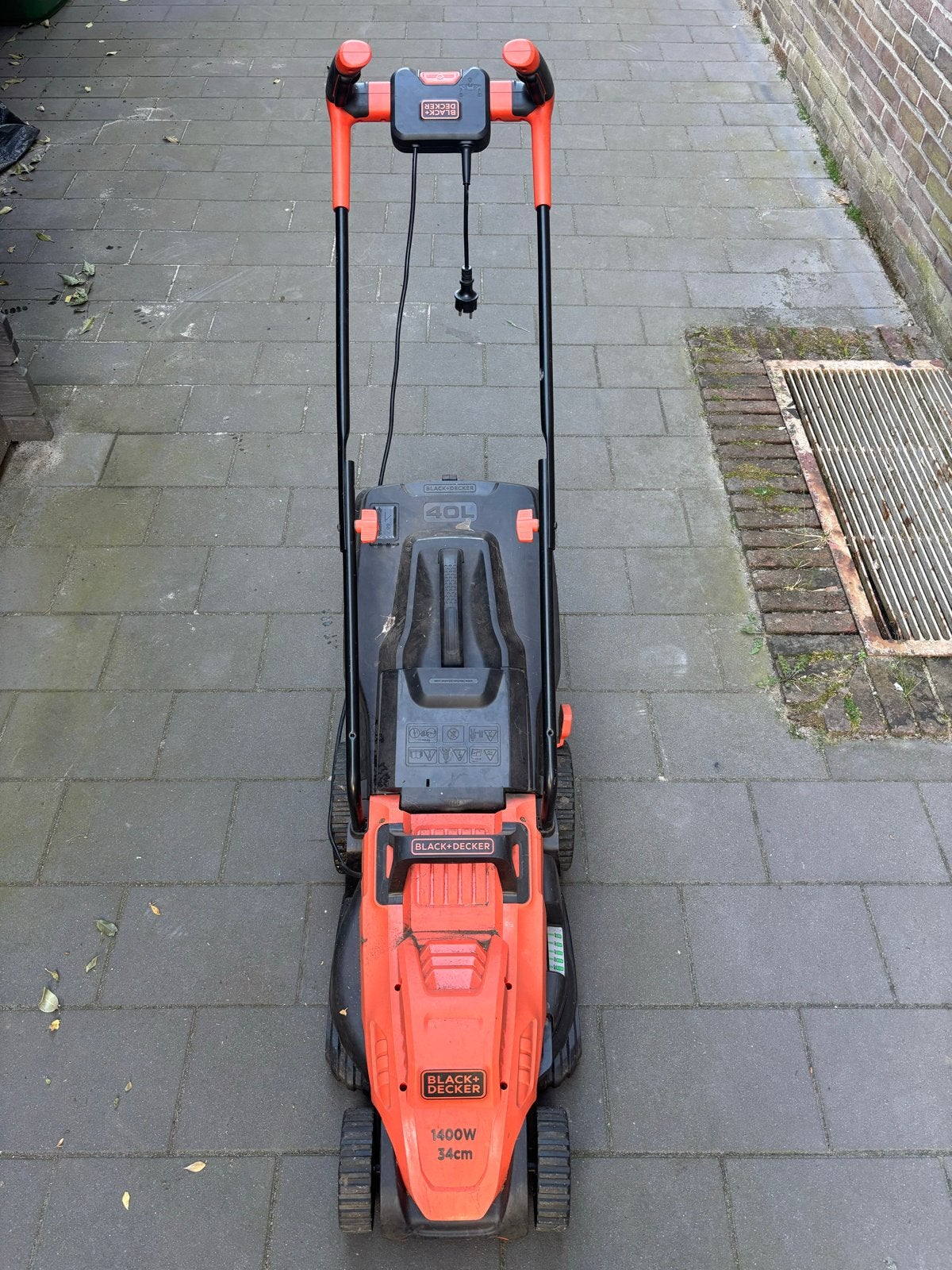 Black & Decker grasmaaier 1400W 34cm met opvangbak, Ophalen, Cirkelmaaier, Gebruikt, Elektrische grasmaaier