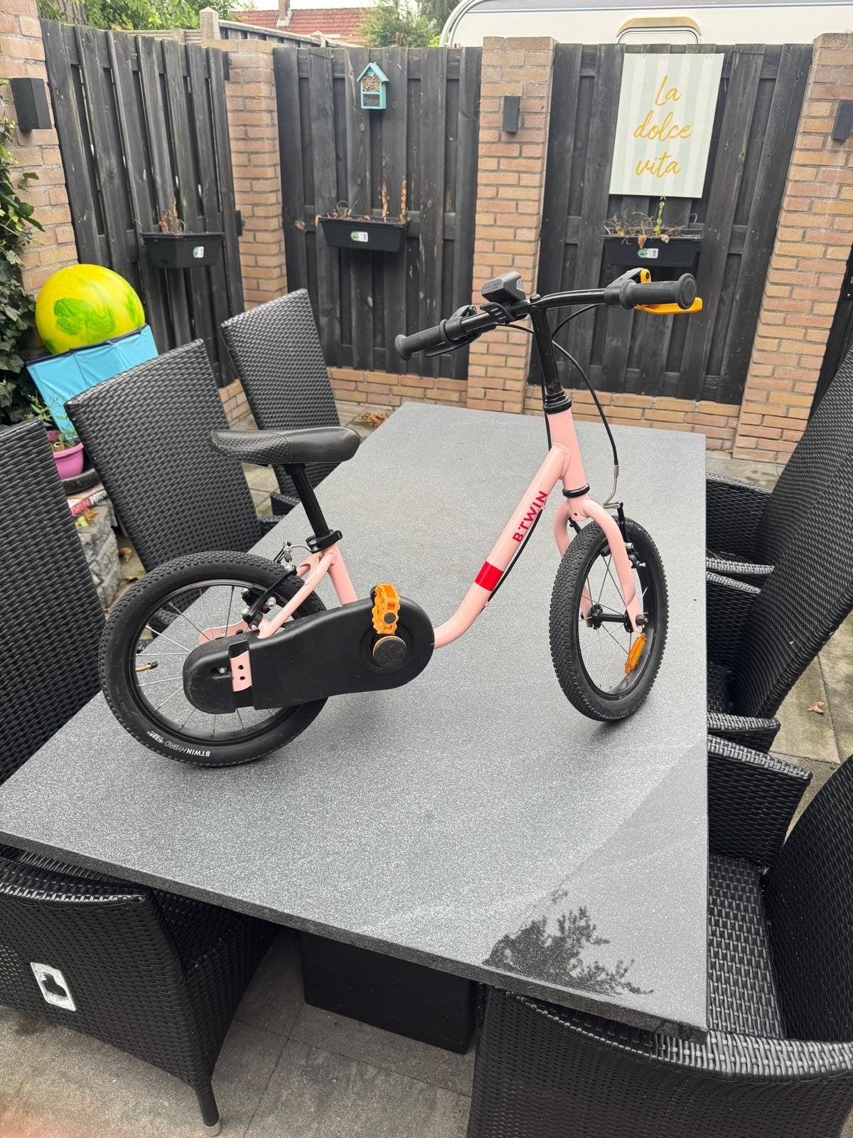 B'Twin kinderfiets 14 inch roze - Zo goed als nieuw, Fietsen en Brommers, Fietsen | Kinderfietsjes, Ophalen, Zo goed als nieuw