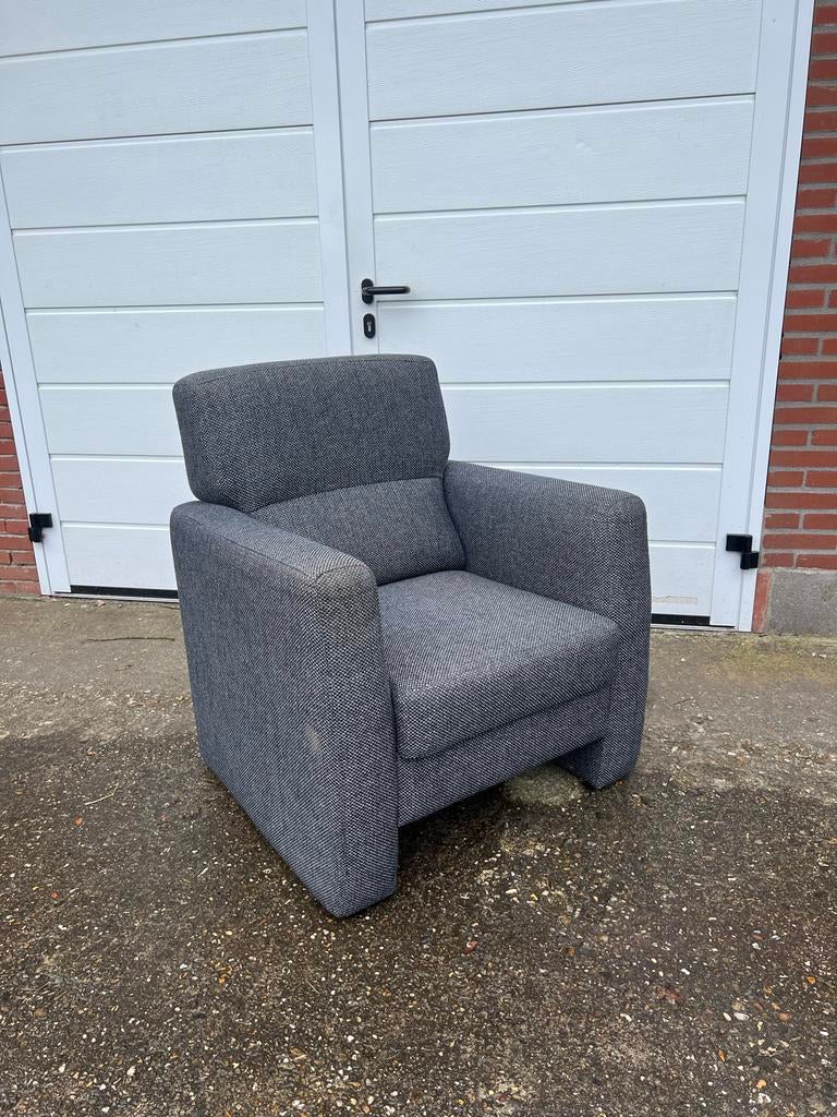 Comfortabele grijze fauteuil met lichte gebruikssporen, Ophalen, Gebruikt, Stof, 75 tot 100 cm