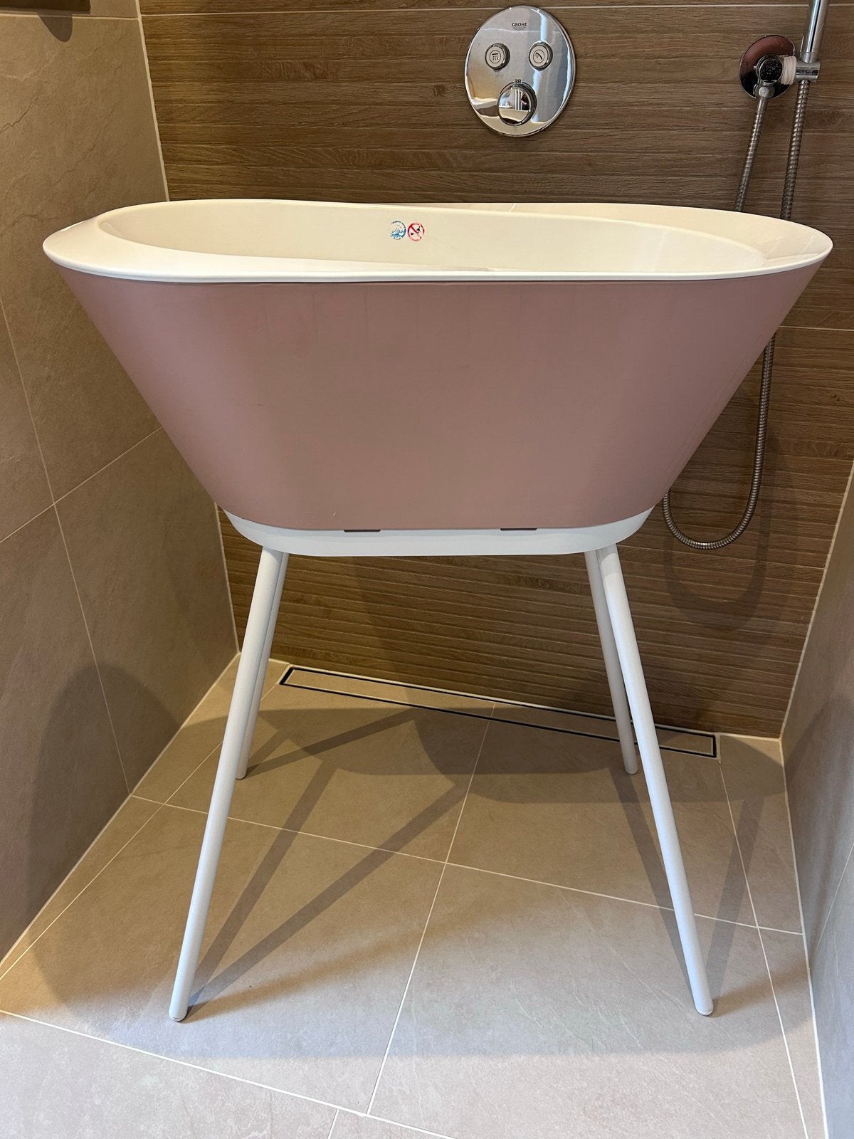 We-Too 3-Delige Badset - Soft Pink met Standaard, Kinderen en Baby's, Gebruikt, Badje, Standaard, Ophalen