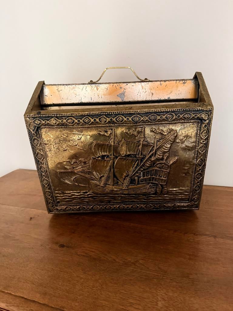 Antieke koperen krantenbak met scheepsreliëf, Antiek en Kunst, Ophalen of Verzenden, Koper