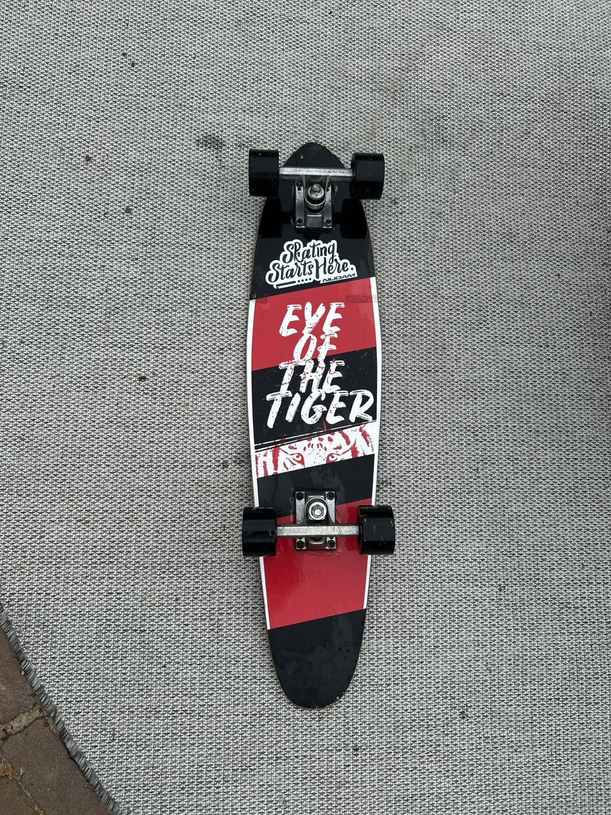 Longboard "Eye of the Tiger" - Zo goed als nieuw, Sport en Fitness, Ophalen, Zo goed als nieuw, Overige typen, Longboard