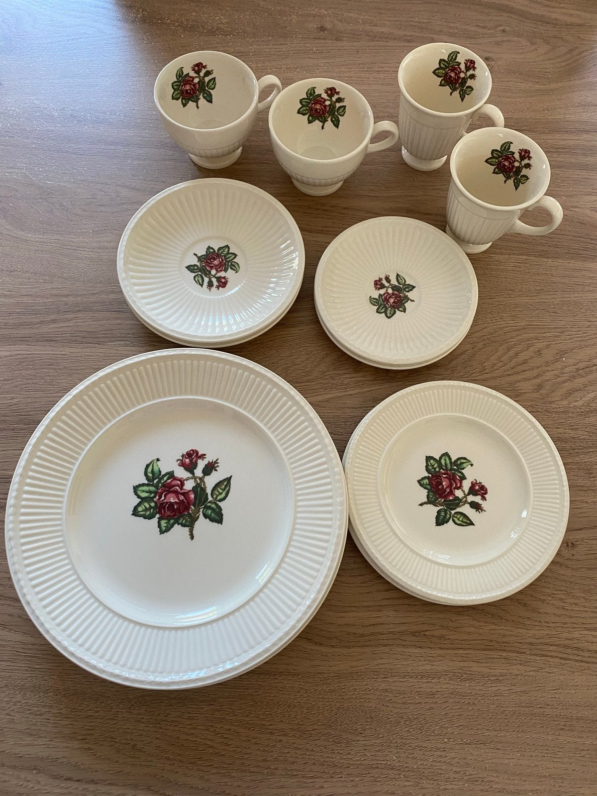 Wedgwood Moss Rose Servies - 2x Ontbijt, Gebak, Koffie, Thee, Huis en Inrichting, Keuken | Servies, Ophalen of Verzenden, Zo goed als nieuw