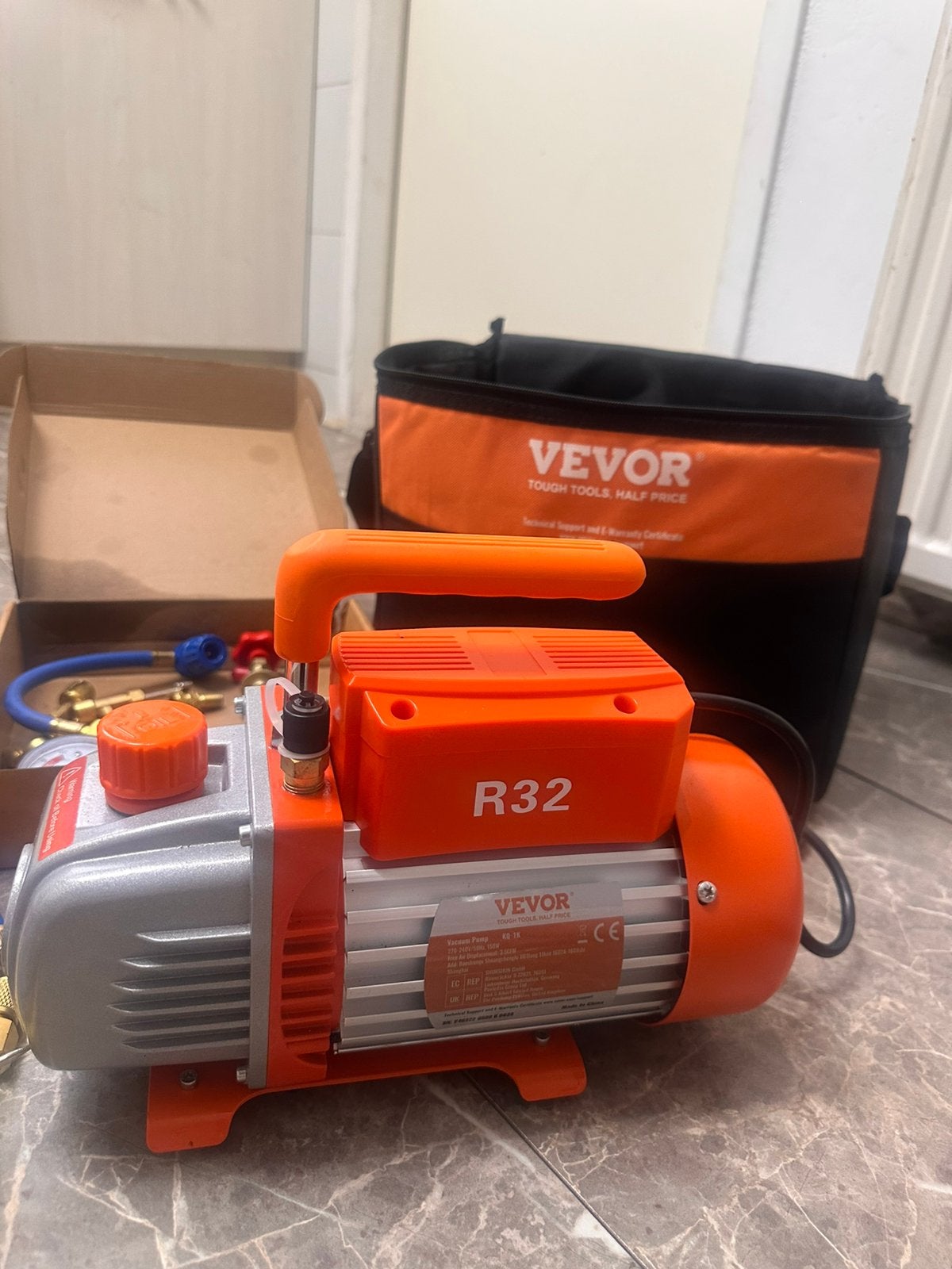 Te huur VEVOR R32 Vacuümpomp + Manifoldset, 100 liter of meer, Ophalen, Zo goed als nieuw