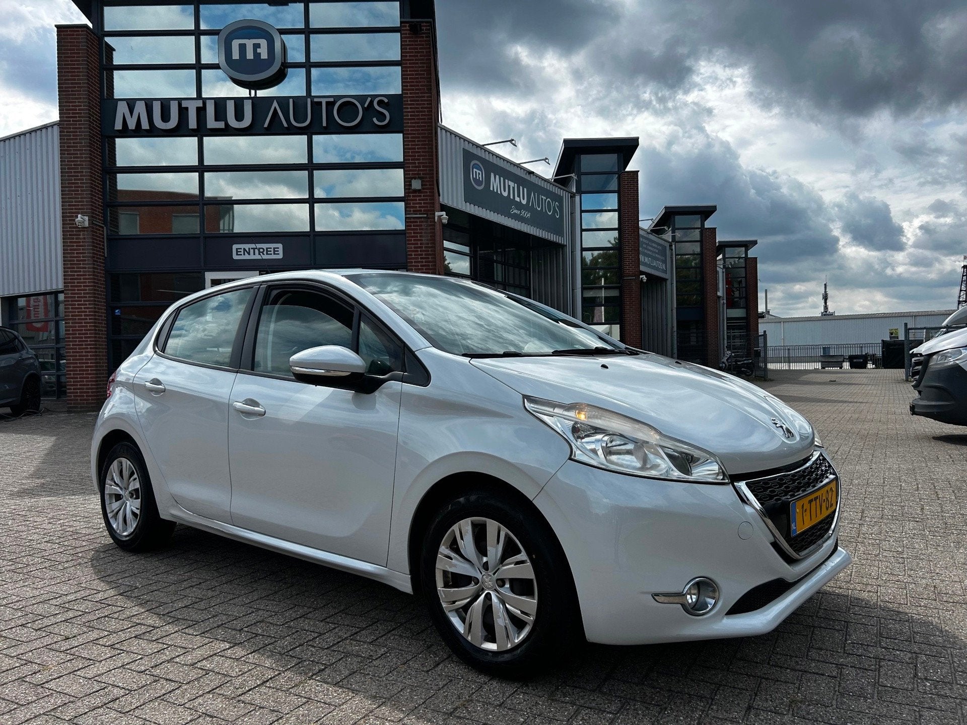Peugeot 208 1.2 VTi Envy 5deurs NAP Airco APK, Voorwielaandrijving, Euro 5, Gebruikt, 31 €/maand