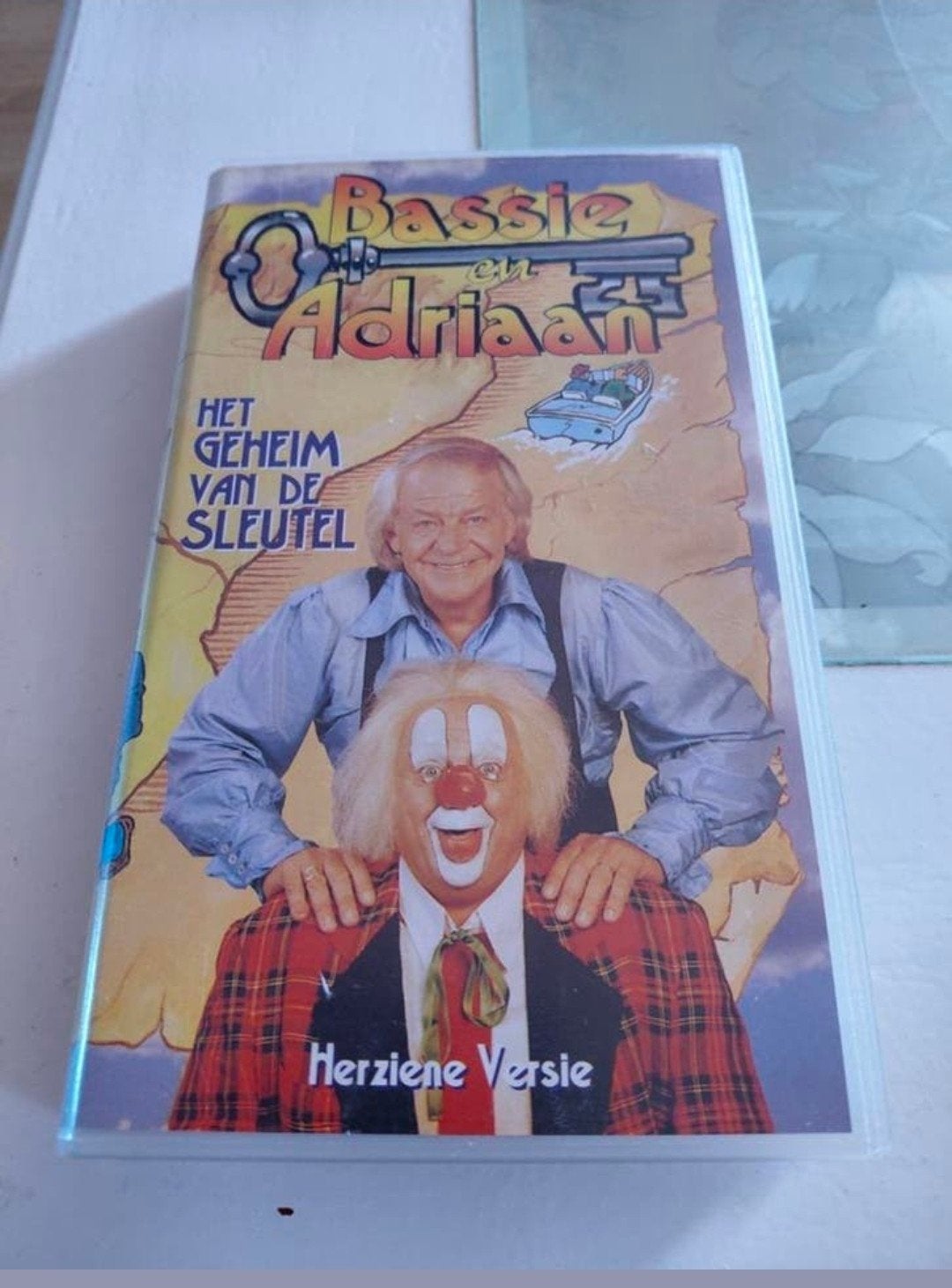 Bassie en Adriaan geheim van de Sleutel videoband., Cd's en Dvd's, VHS | Kinderen en Jeugd, Ophalen of Verzenden, Gebruikt, Serie