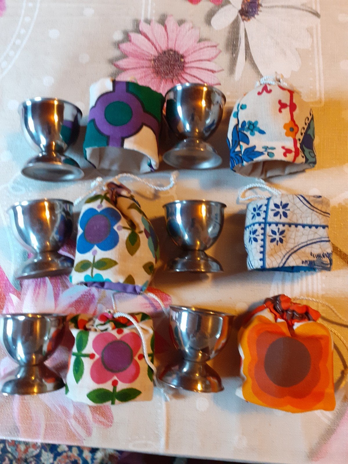 Set van 6 vintage eierdopjes met stoffen zakjes, Ophalen of Verzenden