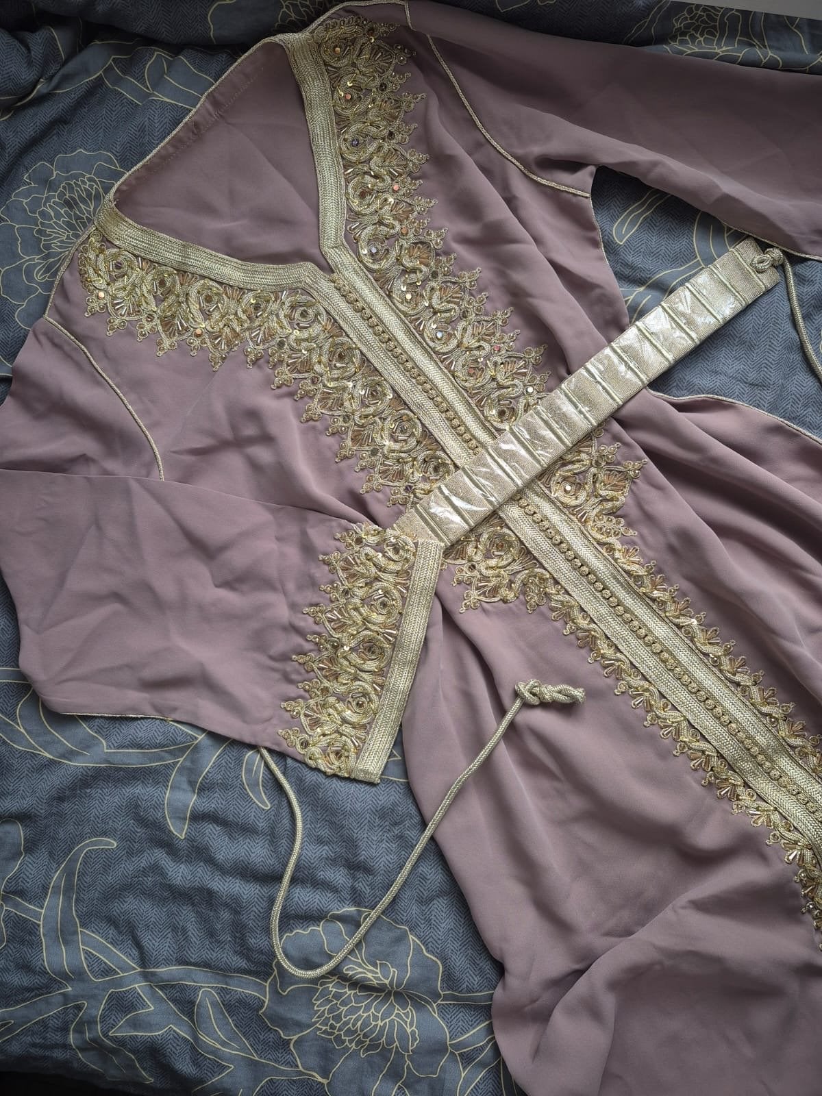 Elegante Marokkaanse Kaftan - Mauve met Gouden Borduurwerk, Maat 38/40 (M), Overige typen, Paars, Nieuw