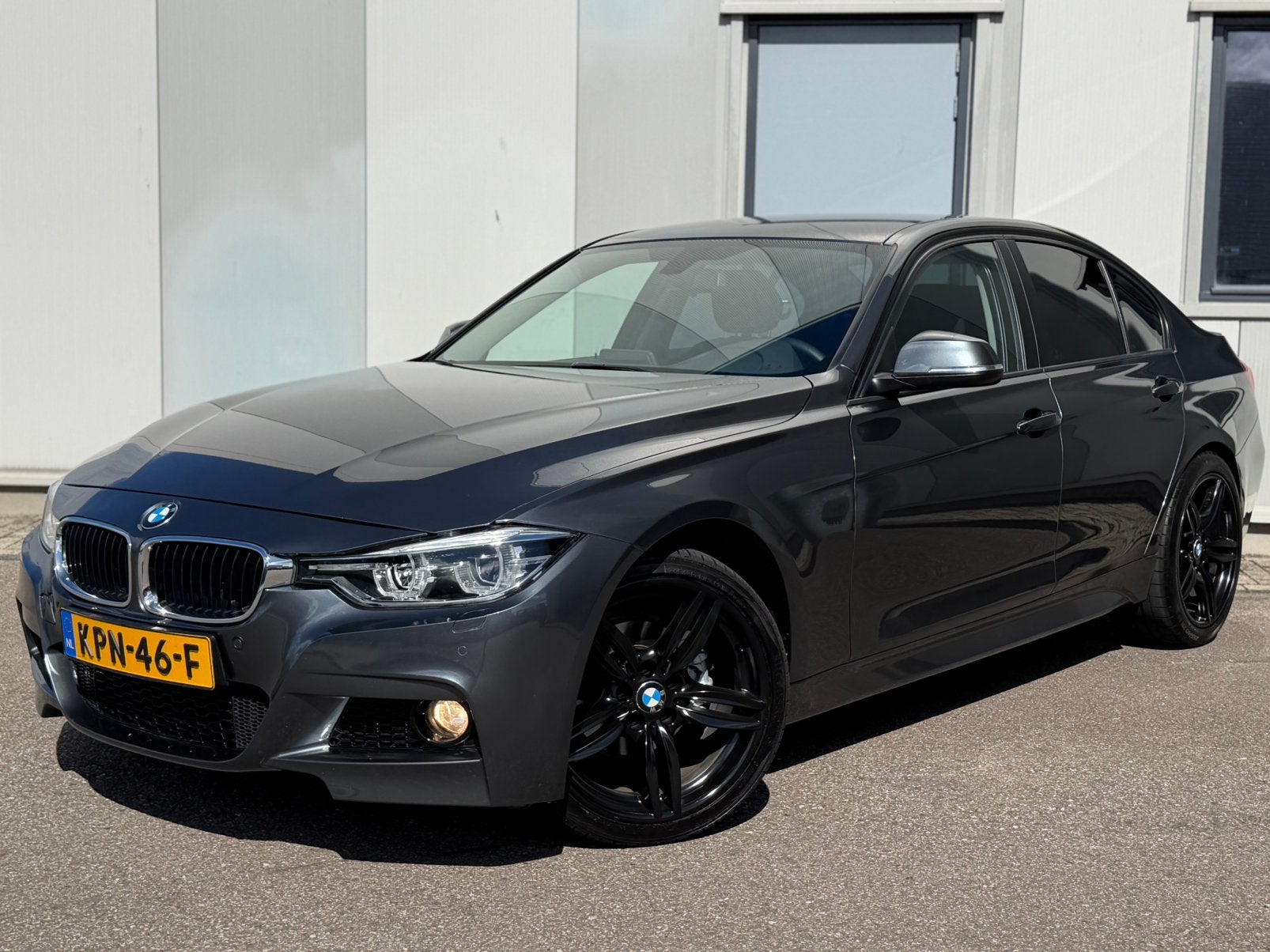 BMW 3-Serie 318i F30 LCI M Sport M Stuur LED 19” PDC 2016!, Euro 6, Handgeschakeld, 3 cilinders, Sedan