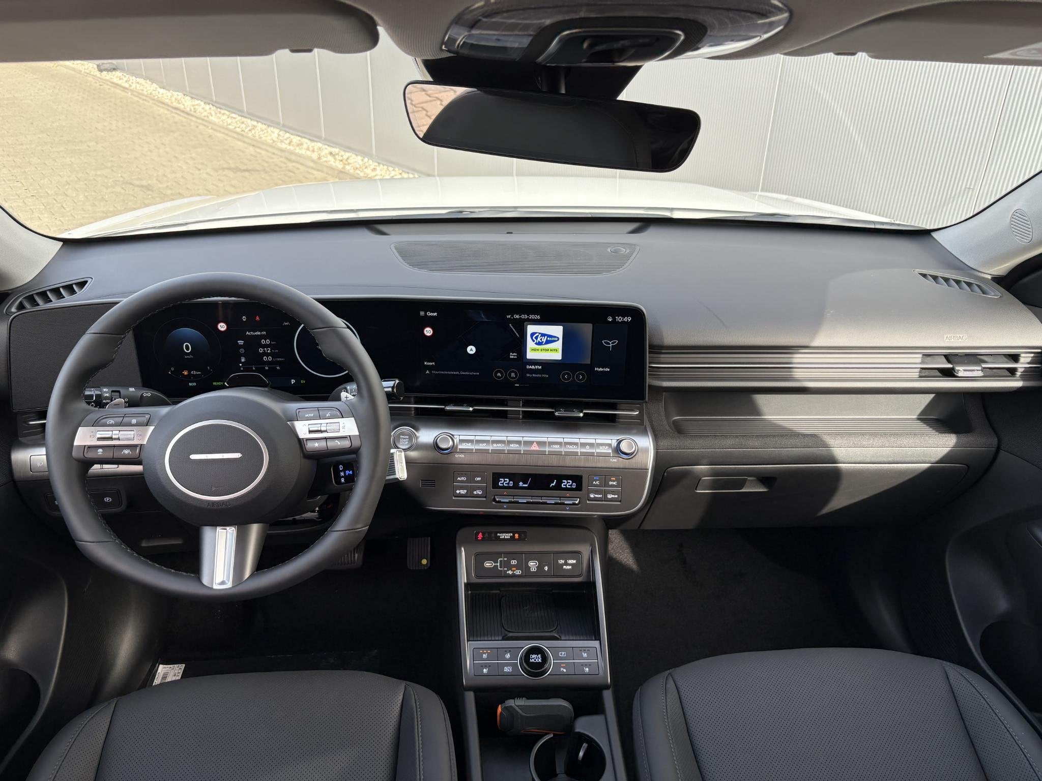 Hyundai Kona 1.6 GDI HEV Premium Sky / Demo Deal / Trekhaak, Auto's, Hyundai, 137 pk, Euro 6, Lichtsensor, Bedrijf