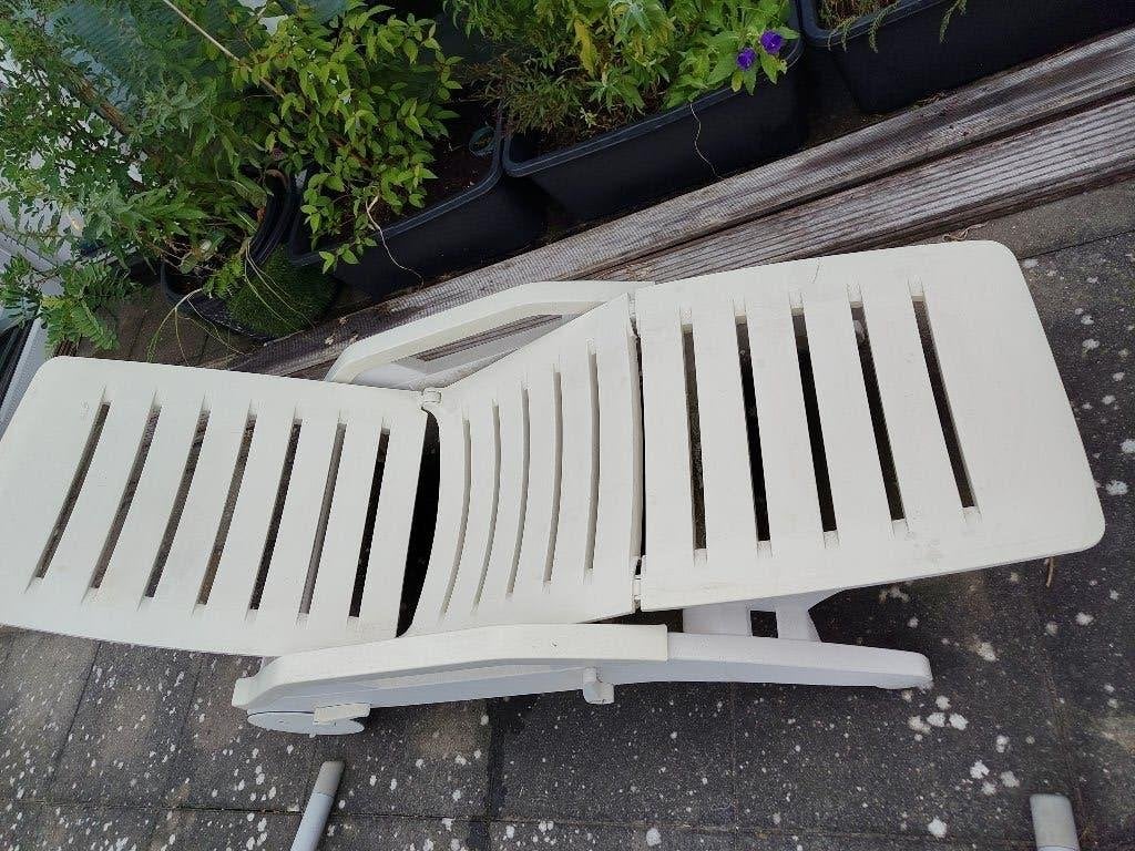 gratis verstelbaar ligbed met afdekhoes, Tuin en Terras, Ophalen, Gebruikt, Kunststof, Verstelbaar