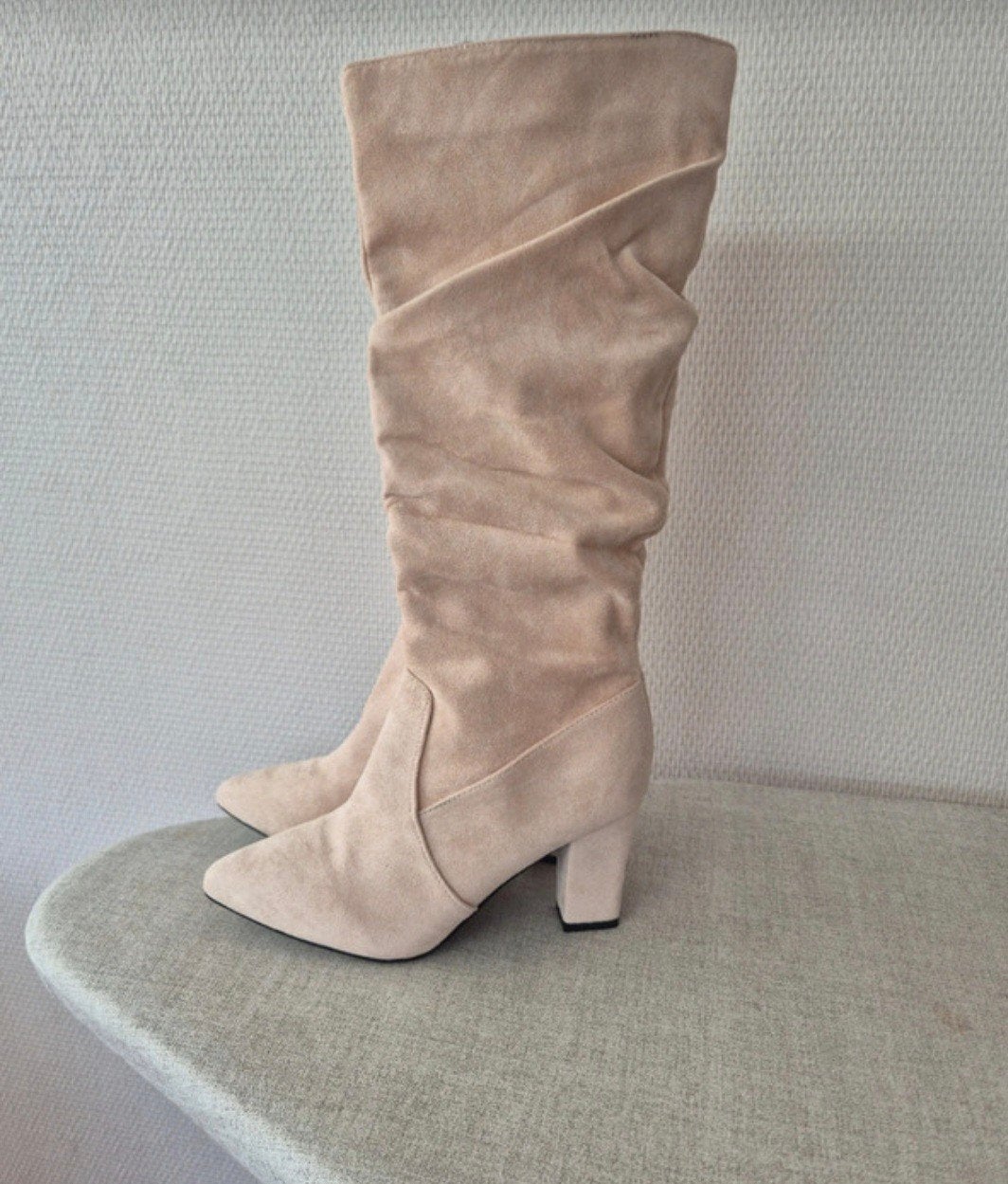 Mooie beige laarzen met hak, Hoge laarzen, Beige, Nieuw, Ophalen of Verzenden