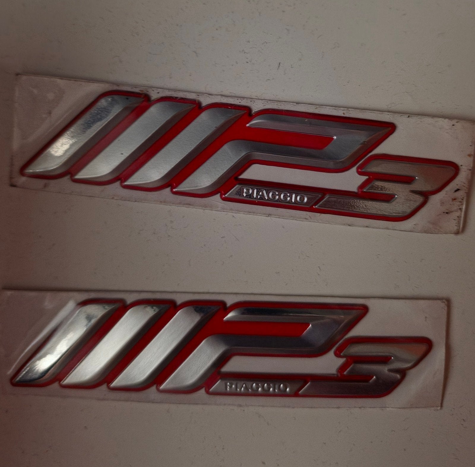 Piaggio MP3 Emblemen / Logo's - Set van 2 nieuw, Ophalen of Verzenden, Gebruikt