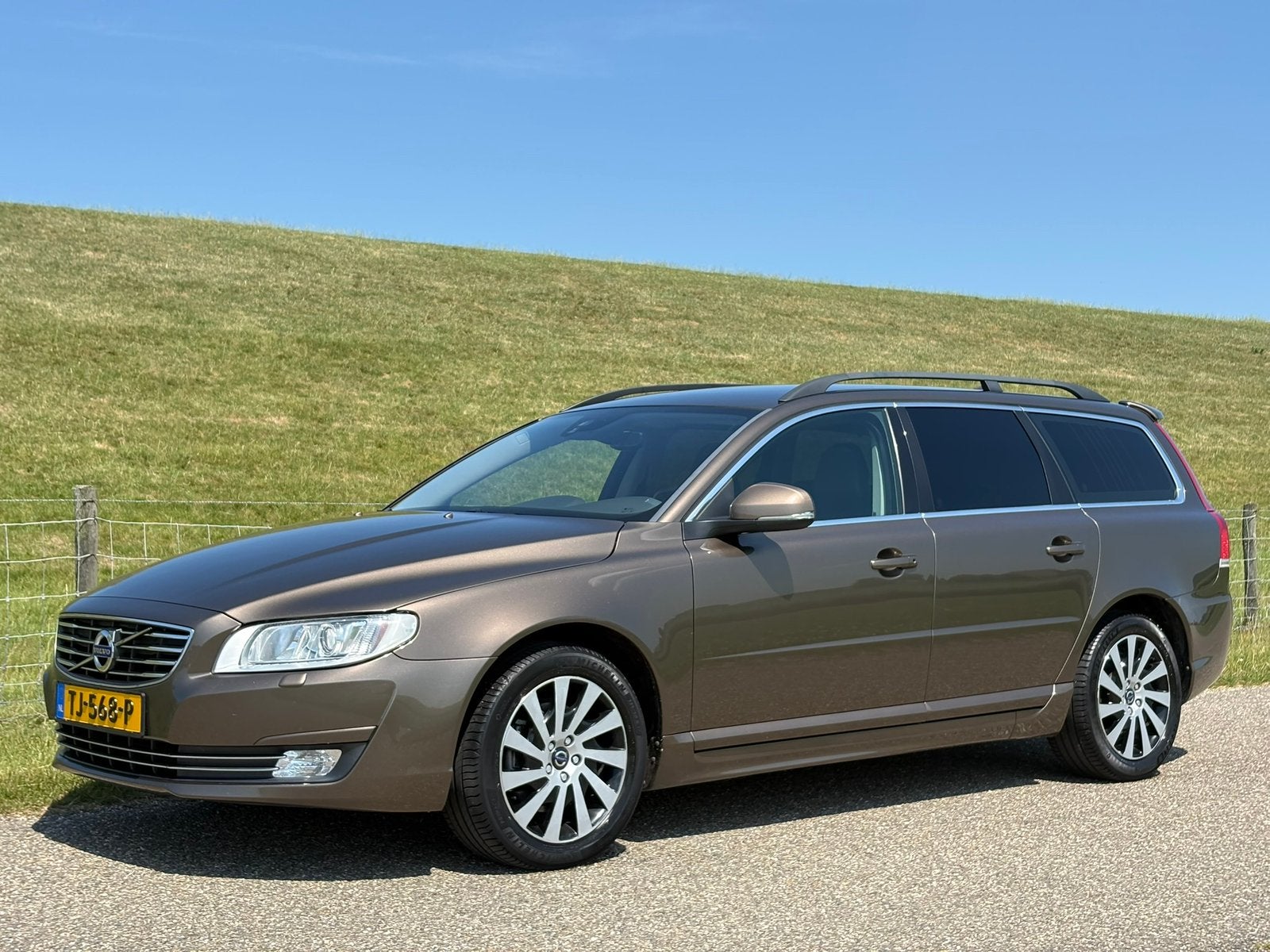 Volvo V70 2.0 D3 5 Cilinder 2015 | Summum | Spoiler | xenon, Auto's, Voorwielaandrijving, Euro 5, 136 pk, 1800 kg