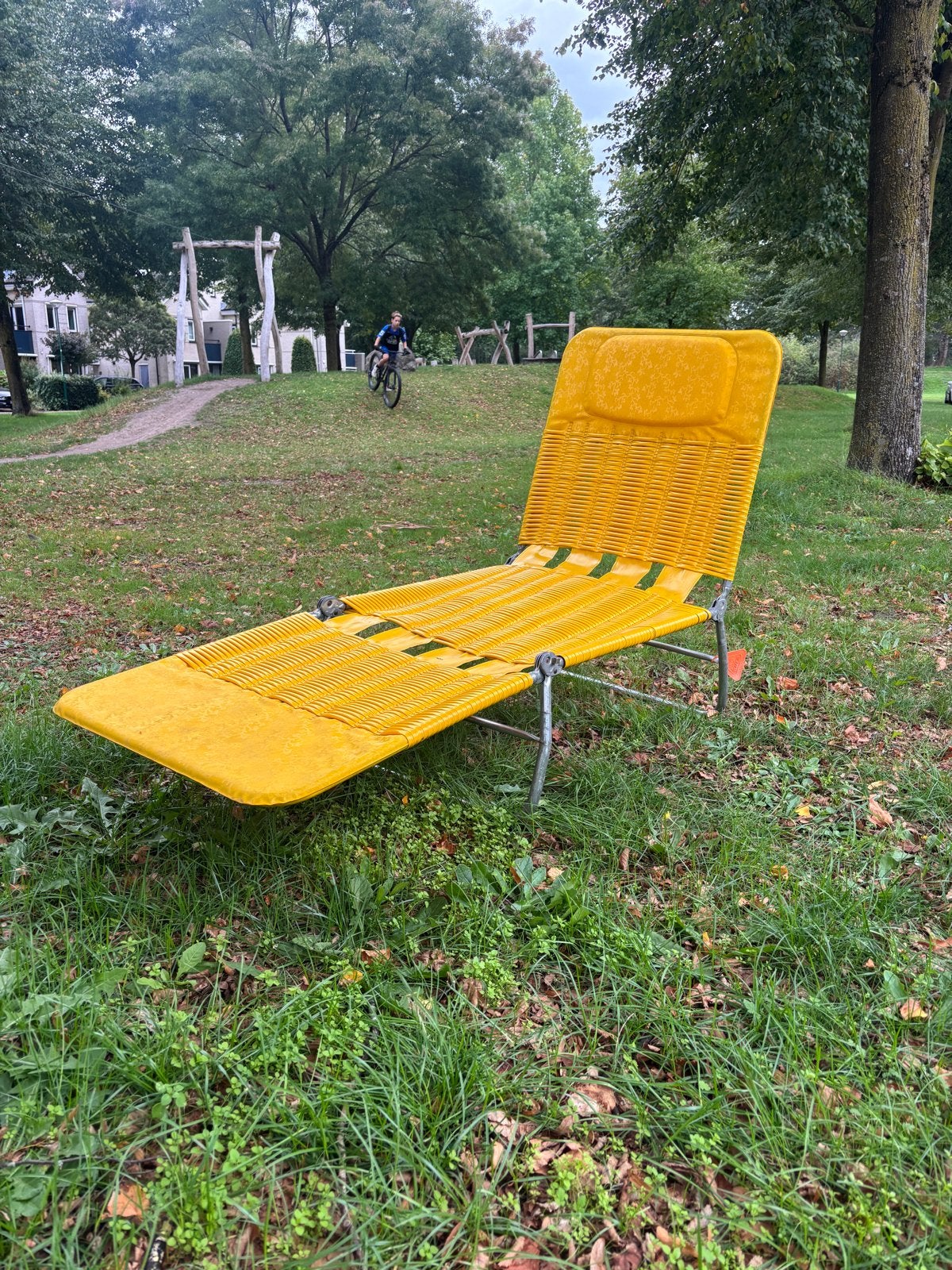 Gele vintage opklapbare ligstoel kurz, Ophalen, Gebruikt, Kunststof, Inklapbaar