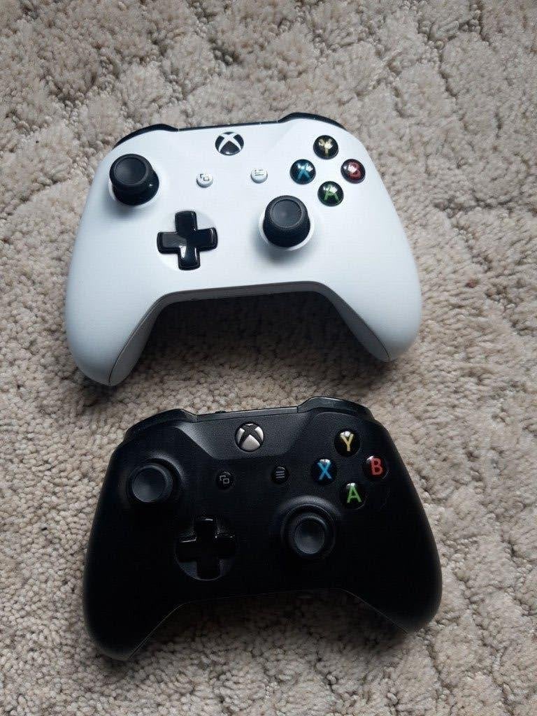 Xbox One controllers, Spelcomputers en Games, Spelcomputers | Xbox | Accessoires, Xbox Series S, Refurbished, Ophalen of Verzenden