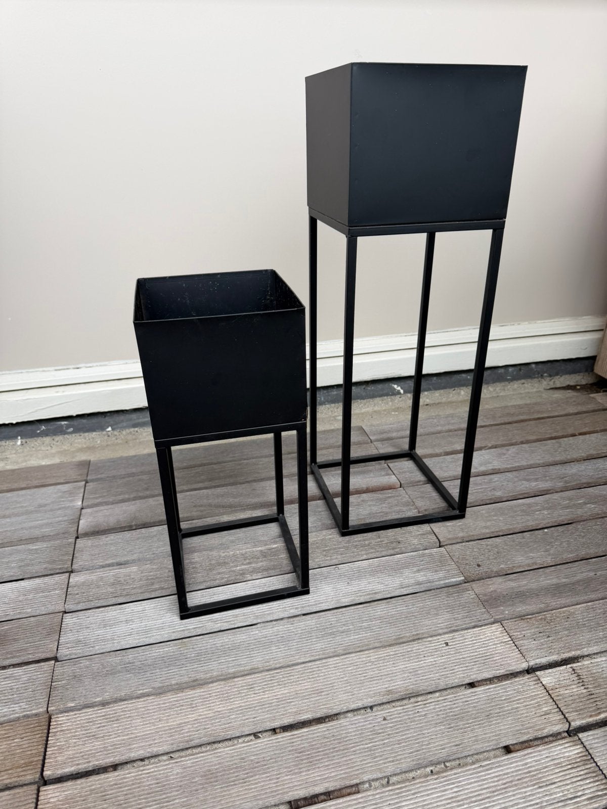 2 plantenstandaard zwart, Huis en Inrichting, Woonaccessoires | Zuilen en Pilaren, Ophalen, Zo goed als nieuw