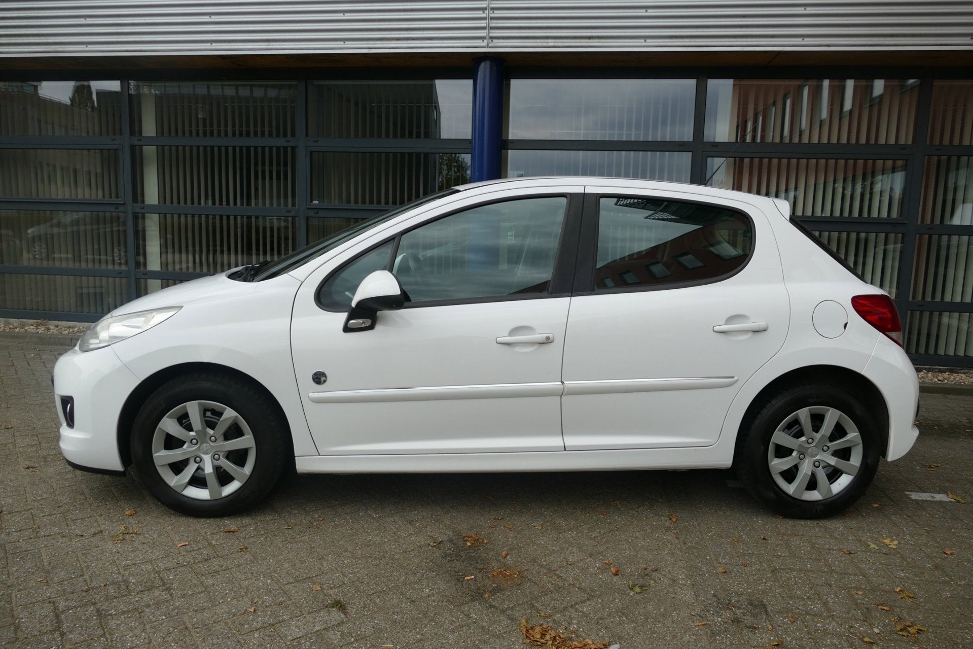 Peugeot 207 1.4 VTi Urban Move 5drs Apk 20-06-2027, Voorwielaandrijving, Euro 5, Stof, Gebruikt