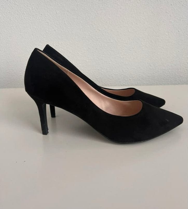 Zwarte suède pumps maat 41, Ophalen of Verzenden, Gedragen, Zwart, Pumps