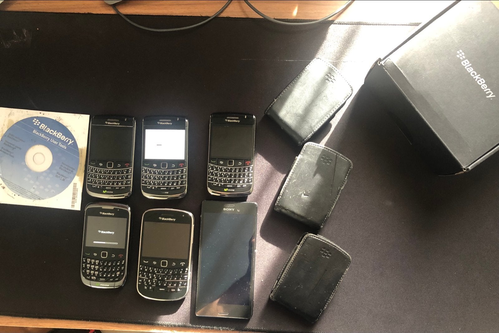 Partij BlackBerry telefoons met accessoires en Sony Xperia, Telecommunicatie, Gebruikt, Zwart, Touchscreen, 3 tot 6 megapixel