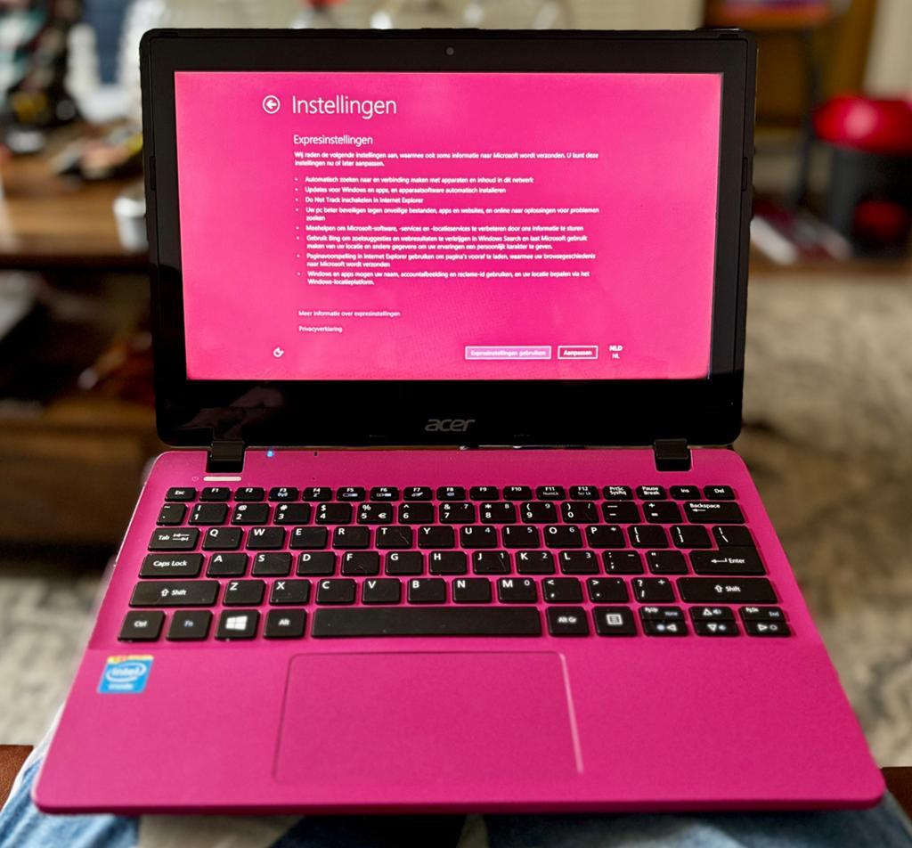 Acer laptop roze 11 inch met sleeve, Gebruikt, Minder dan 4 GB, Qwerty, Ophalen of Verzenden