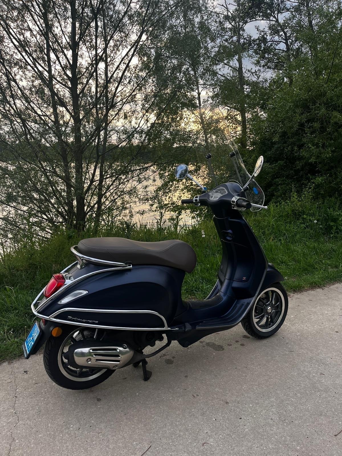Vespa Primavera 45 km/u - Mat blauw met windscherm, Gebruikt, Overige modellen, Maximaal 45 km/u, Ophalen of Verzenden