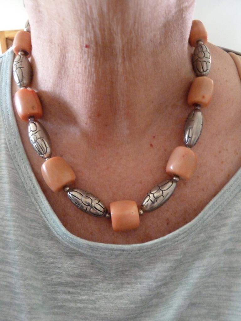 Apart collier met Engelshaut koraal en zilveren tussenkralen, Sieraden, Tassen en Uiterlijk, Kettingen, Verzenden, Zo goed als nieuw